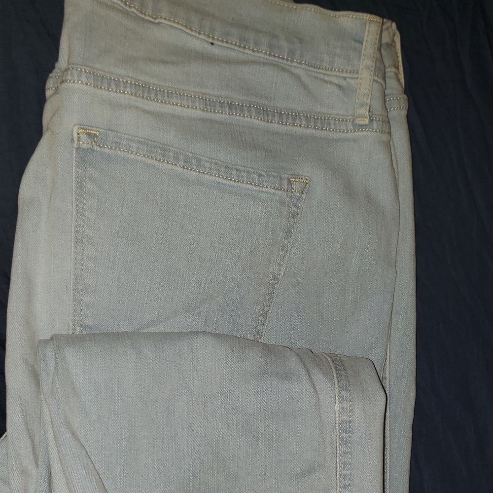 Old Navy high waist ankle jeans. Never used